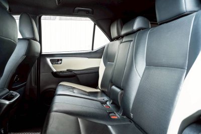 TOYOTA FORTUNER, 2.8 LEGENDER BLACK TOP 4WD ปี 2022 สีขาวโฉม ปี15-ปัจจุบัน