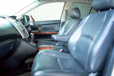 TOYOTA HARRIER, 3.0 FOUR ปี 2004 สีขาว เกียร์ A/T โฉม ปี03-13