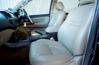 TOYOTA FORTUNER, 2.5 V ปี 2014 สีดำ เกียร์ A/T ดีเซล โฉม ปี11-15 รถ Vat