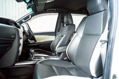 TOYOTA FORTUNER, 2.8 LEGENDER BLACK TOP 4WD ปี 2022 สีขาวโฉม ปี15-ปัจจุบัน