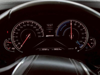 BMW SERIES 5, 530e 2.0 HIGHLINE ปี 2019 โฉม G30 ปี17-24 สีขาว เกียร์ Auto เครื่องยนต์ เบนซิน + ไฟฟ้า เลขไมล์ 87,561 Km.