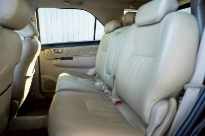 TOYOTA FORTUNER, 2.5 V ปี 2014 สีดำ เกียร์ A/T ดีเซล โฉม ปี11-15 รถ Vat