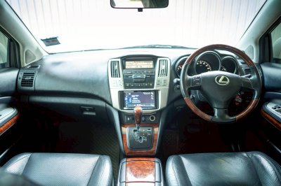 TOYOTA HARRIER, 3.0 FOUR ปี 2004 สีขาว เกียร์ A/T โฉม ปี03-13