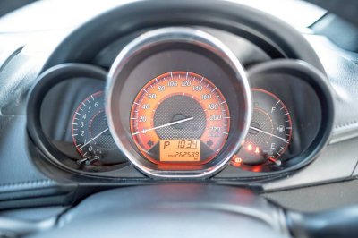 TOYOTA YARIS, 1.2 G ปี 2016 สีส้มโฉม ปี13-19