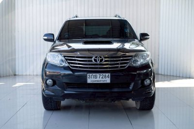 TOYOTA FORTUNER, 2.5 V ปี 2014 สีดำ เกียร์ A/T ดีเซล โฉม ปี11-15 รถ Vat