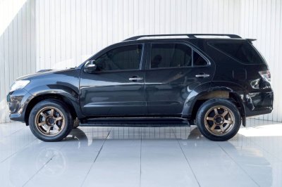 TOYOTA FORTUNER, 2.5 V ปี 2014 สีดำ เกียร์ A/T ดีเซล โฉม ปี11-15 รถ Vat