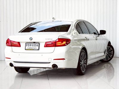 BMW SERIES 5, 530e 2.0 HIGHLINE ปี 2019 โฉม G30 ปี17-24 สีขาว เกียร์ Auto เครื่องยนต์ เบนซิน + ไฟฟ้า เลขไมล์ 87,561 Km.