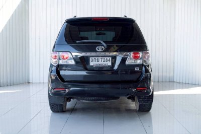 TOYOTA FORTUNER, 2.5 V ปี 2014 สีดำ เกียร์ A/T ดีเซล โฉม ปี11-15 รถ Vat