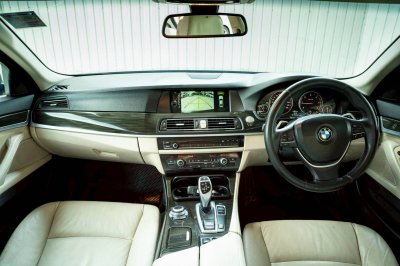 BMW SERIES 5, 525d ปี 2013 สีน้ำตาลโฉม F10 ปี10-17
