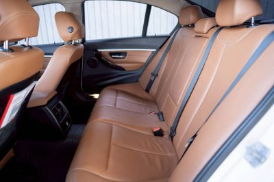 BMW 320d F30 ปี 2015 ดีเซลแรงประหยัด แต่งสวยครบ พร้อมใช้!