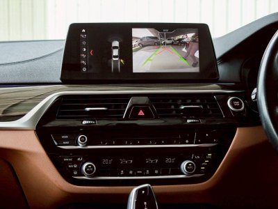 BMW SERIES 5, 530e 2.0 HIGHLINE ปี 2019 โฉม G30 ปี17-24 สีขาว เกียร์ Auto เครื่องยนต์ เบนซิน + ไฟฟ้า เลขไมล์ 87,561 Km.