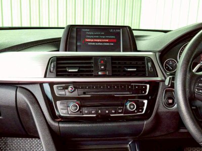 BMW SERIES 3, 330e sport ปี 2018 โฉม F30 ปี12-20 สีดำ เกียร์ Auto เครื่องยนต์ เบนซิน + ไฟฟ้า เลขไมล์เพียง 158,286 Km.