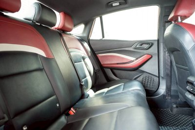 MG 5 1.5 X SUNROOF ปี 2023 สีแดงโฉม ปี21-ปัจจุบัน