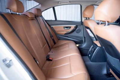 BMW 320d F30 ปี 2015 ดีเซลแรงประหยัด แต่งสวยครบ พร้อมใช้!
