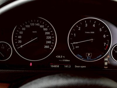 BMW SERIES3 330e LUXURY (LCI)ปี 2017 โฉม F30 ปี12-20 สีเทา เครื่องยนต์ เบนซิน + ไฟฟ้า เลขไมล์ 164,858 Km.