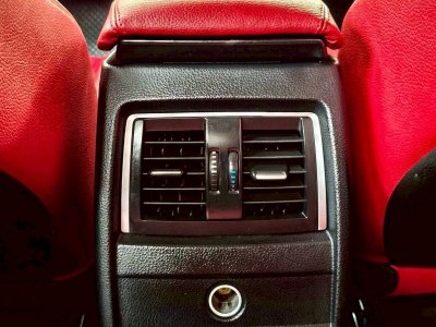 BMW SERIES 3, 330e sport ปี 2018 โฉม F30 ปี12-20 สีดำ เกียร์ Auto เครื่องยนต์ เบนซิน + ไฟฟ้า เลขไมล์เพียง 158,286 Km.