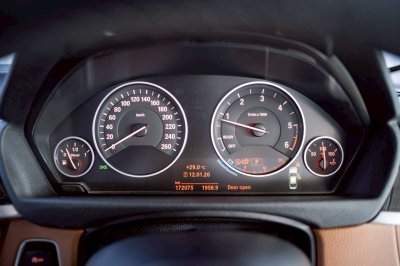 BMW 320d F30 ปี 2015 ดีเซลแรงประหยัด แต่งสวยครบ พร้อมใช้!