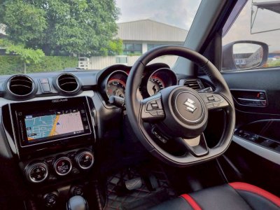 Suzuki Swift 1.2 GLX Navi Top สุด ปี 2019 ไมล์ 90,xxx km. เครื่อง เบนซิน เกียร์ Auto สีน้ำเงิน