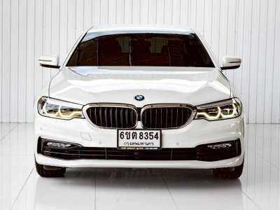 BMW SERIES 5, 530e 2.0 HIGHLINE ปี 2019 โฉม G30 ปี17-24 สีขาว เกียร์ Auto เครื่องยนต์ เบนซิน + ไฟฟ้า เลขไมล์ 87,561 Km.