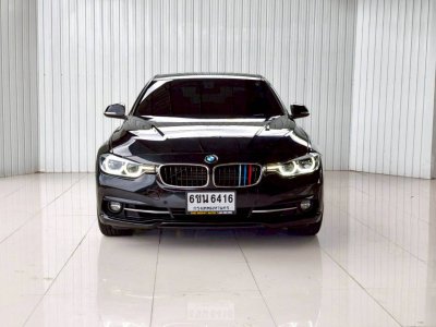 BMW SERIES 3, 330e sport ปี 2018 โฉม F30 ปี12-20 สีดำ เกียร์ Auto เครื่องยนต์ เบนซิน + ไฟฟ้า เลขไมล์เพียง 158,286 Km.