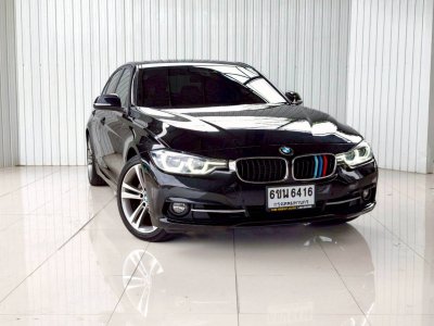 BMW SERIES 3, 330e sport ปี 2018 โฉม F30 ปี12-20 สีดำ เกียร์ Auto เครื่องยนต์ เบนซิน + ไฟฟ้า เลขไมล์เพียง 158,286 Km.
