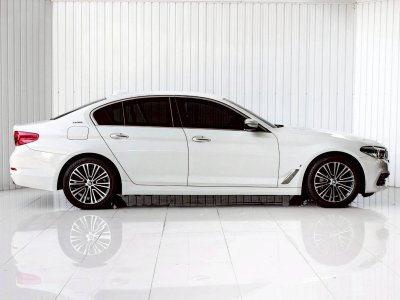 BMW SERIES 5, 530e 2.0 HIGHLINE ปี 2019 โฉม G30 ปี17-24 สีขาว เกียร์ Auto เครื่องยนต์ เบนซิน + ไฟฟ้า เลขไมล์ 87,561 Km.