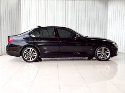 BMW SERIES 3, 330e sport ปี 2018 โฉม F30 ปี12-20 สีดำ เกียร์ Auto เครื่องยนต์ เบนซิน + ไฟฟ้า เลขไมล์เพียง 158,286 Km.