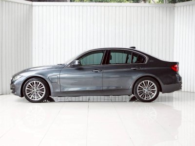 BMW SERIES3 330e LUXURY (LCI)ปี 2017 โฉม F30 ปี12-20 สีเทา เครื่องยนต์ เบนซิน + ไฟฟ้า เลขไมล์ 164,858 Km.