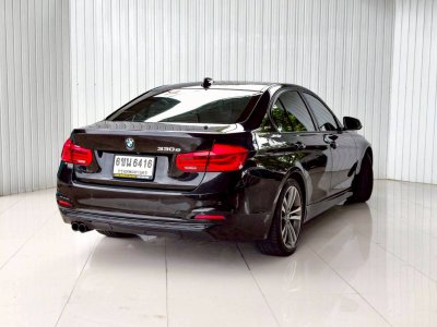 BMW SERIES 3, 330e sport ปี 2018 โฉม F30 ปี12-20 สีดำ เกียร์ Auto เครื่องยนต์ เบนซิน + ไฟฟ้า เลขไมล์เพียง 158,286 Km.