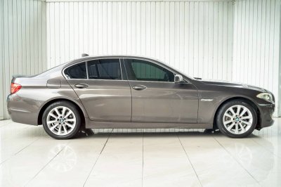 BMW SERIES 5, 525d ปี 2013 สีน้ำตาลโฉม F10 ปี10-17