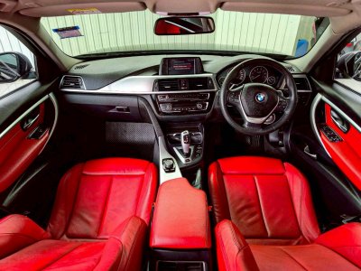 BMW SERIES 3, 330e sport ปี 2018 โฉม F30 ปี12-20 สีดำ เกียร์ Auto เครื่องยนต์ เบนซิน + ไฟฟ้า เลขไมล์เพียง 158,286 Km.