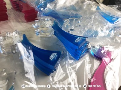 สกรีนโลโก้ลงบนโล่อะคริลิคใส ทรงดอกบัว ลาย UBON MARATHON 2018