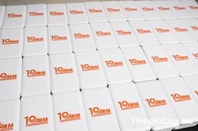 สกรีนโลโก้ลงบน power bank ลาย 10th ARM Beyond networking 