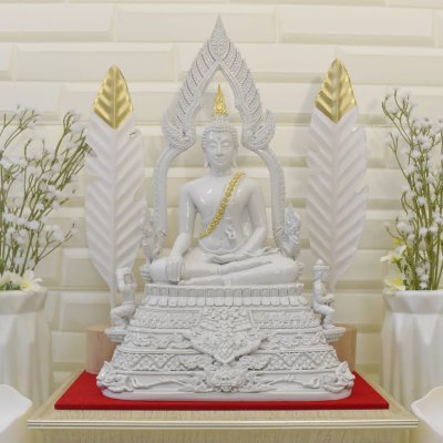 ของขวัญขึ้นบ้านใหม่ พระพุทธรูป สไตล์โมเดิร์น ตามหลักพุทธศิลป์ เป็นของขวัญให้ผู้ใหญ่ ที่มีความหมายลึกซึ้ง