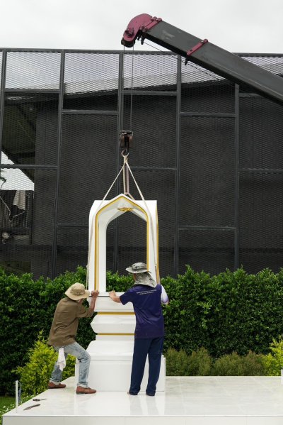 ศาลพระพรหมโมเดิร์น 16 นิ้ว ภาพการติดตั้งหน้างานโดยช่างผู้ชำนาญ