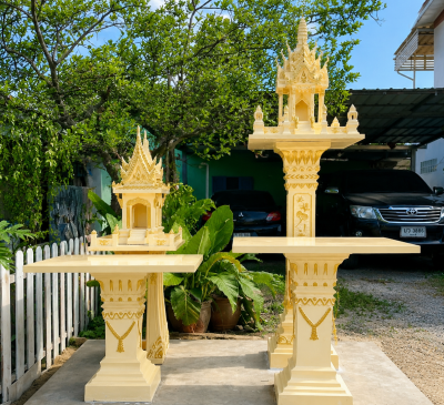 ศาลพระภูมิทรงไทย รุ่น S2 น้องสามชั้น สีครีมทอง พร้อมศาลเจ้าที่เกล็ดปลา 2 ชั้น เสาบัว