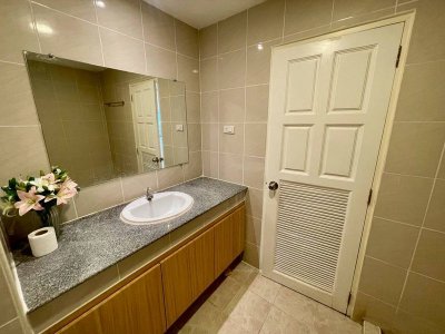 For Rent - View Talay 8 Beach front condominium Jomtien beach/ Pattaya