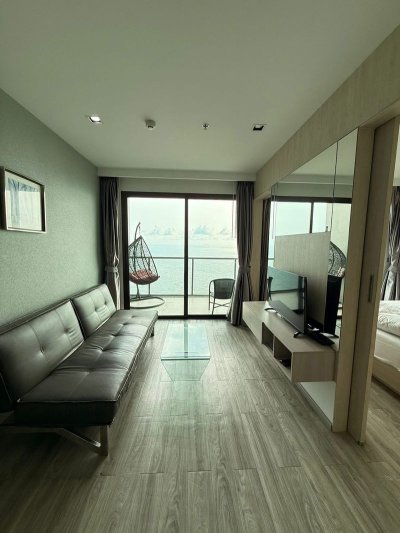 Aeras Beachfront Condo | Jomtien