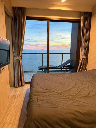 Aeras Beachfront Condo | Jomtien