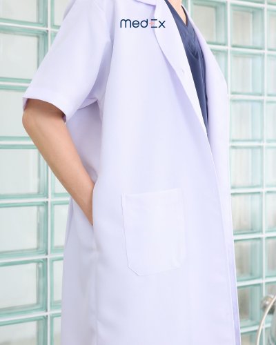 เสื้อกาวน์ยาว แขนสั้น ผ้าลีวาย น้ำหนักเบา เนื้อผ้าเรียบเนียน ยับยาก