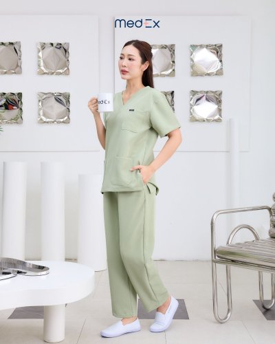 ชุดสครับ เสื้อ+กางเกง สีOlive รุ่นCloud Wear [พร้อมปักชื่อ]