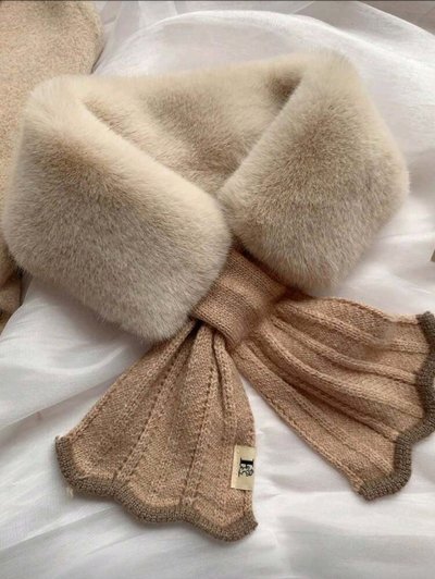 เช่าเสื้อโค้ท Freezy Chic Coat ผ้าพันคอ ผ้าขนแกะ สีครีม รุ่น 0387ASCMF