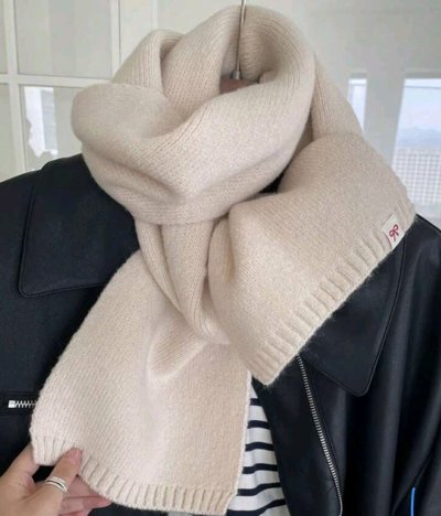 เช่าเสื้อโค้ท Freezy Chic Coat ผ้าพันคอ ไหมพรม สีครีม รุ่น 0395AoCMF