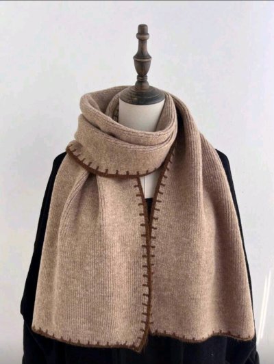 เช่าเสื้อโค้ท Freezy Chic Coat ผ้าพันคอ ไหมพรม สีครีม รุ่น 0398AoCMF