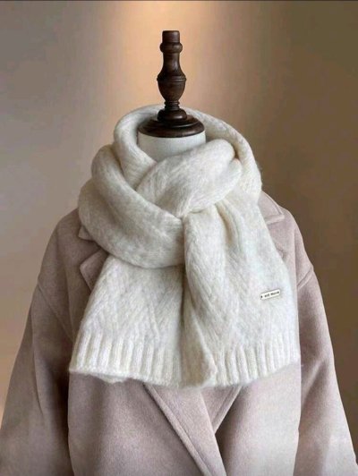 เช่าเสื้อโค้ท Freezy Chic Coat ผ้าพันคอ ไหมพรม สีขาว รุ่น 0400AoWTF