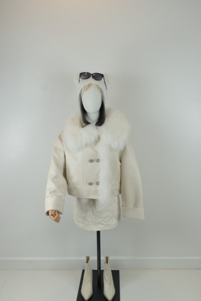 เช่าเสื้อโค้ท Freezy Chic Coat เสื้อโค้ทสั้น เฟอร์ สีขาว รุ่น 0017CFWTM