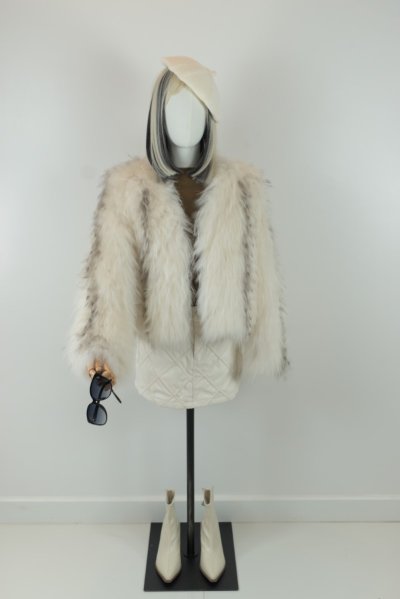 เช่าเสื้อโค้ท Freezy Chic Coat เสื้อโค้ทสั้น เฟอร์ สีขาว รุ่น 0023CFWTS
