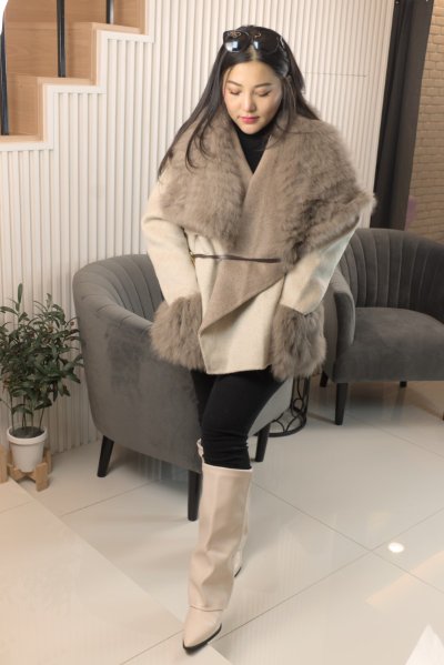 เช่าเสื้อโค้ท Freezy Chic Coat เสื้อโค้ทสั้น เฟอร์ สีน้ำตาล รุ่น 0032CFBWL