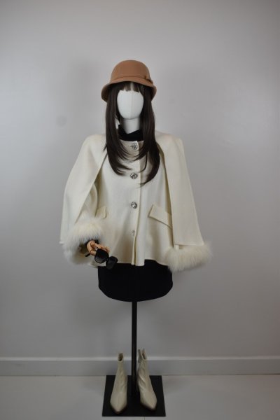 เช่าเสื้อโค้ท Freezy Chic Coat เสื้อโค้ทสั้น ผ้าวูล สีขาว รุ่น 0129CZWTF