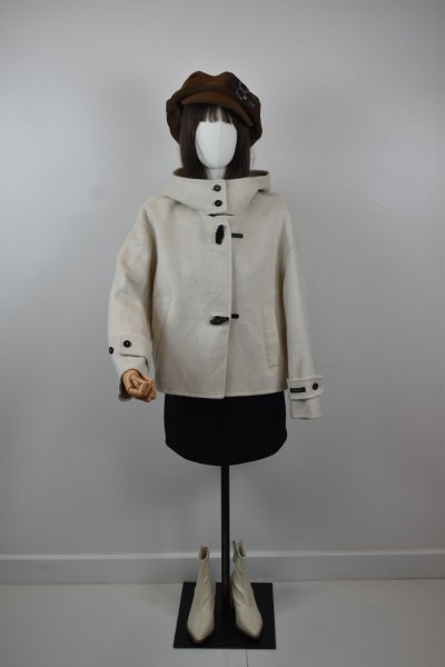 เช่าเสื้อโค้ท Freezy Chic Coat เสื้อโค้ทสั้น ผ้าวูล สีครีม รุ่น 0132CZCMS
